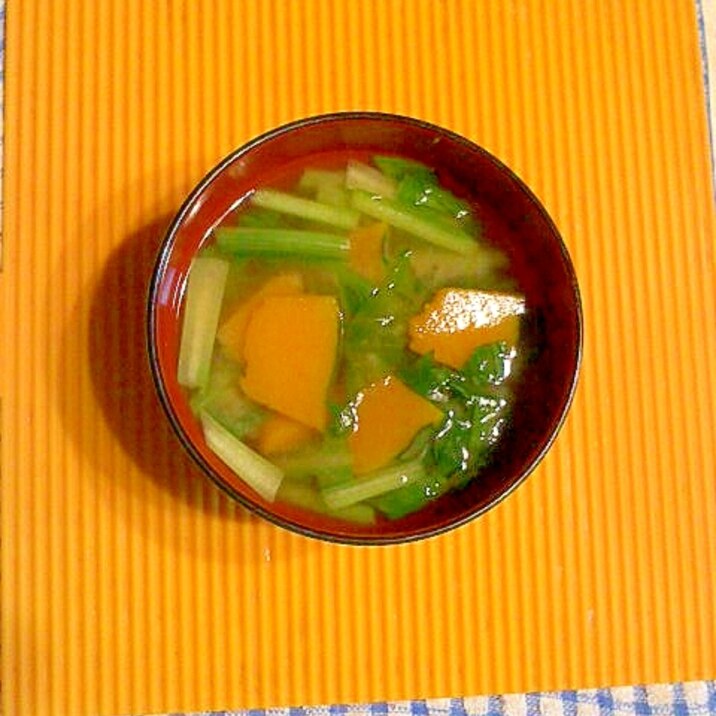 カボチャと小松菜の味噌汁♪